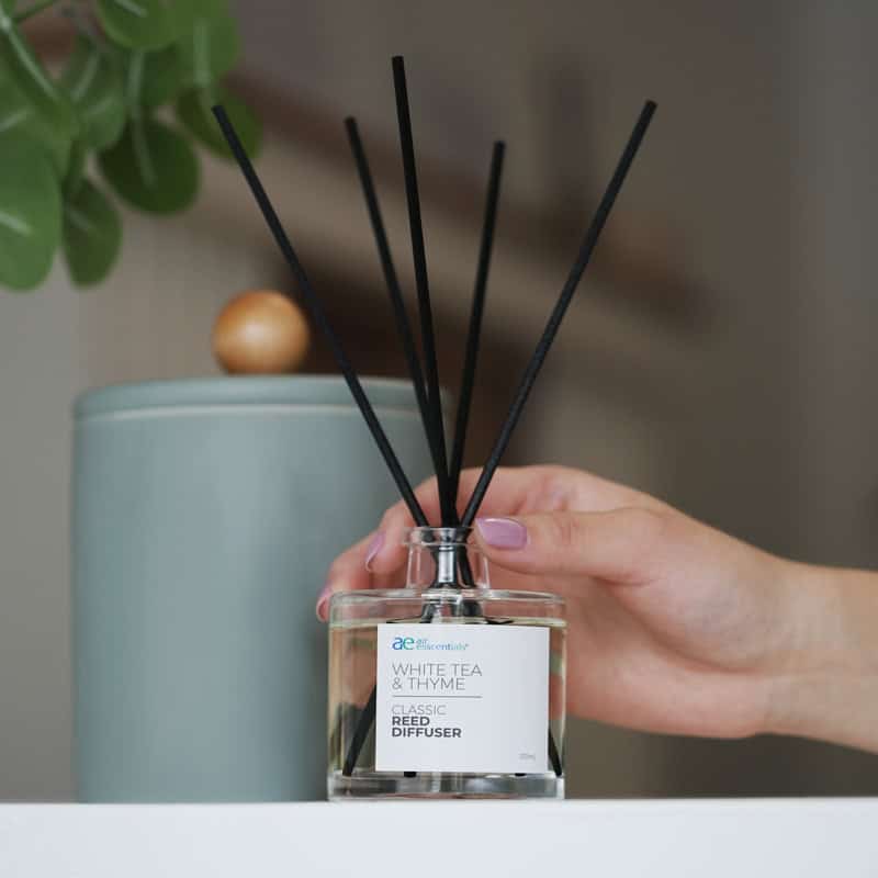 Classic White Tea & Thyme Reed Diffuser - Thumbnail 3