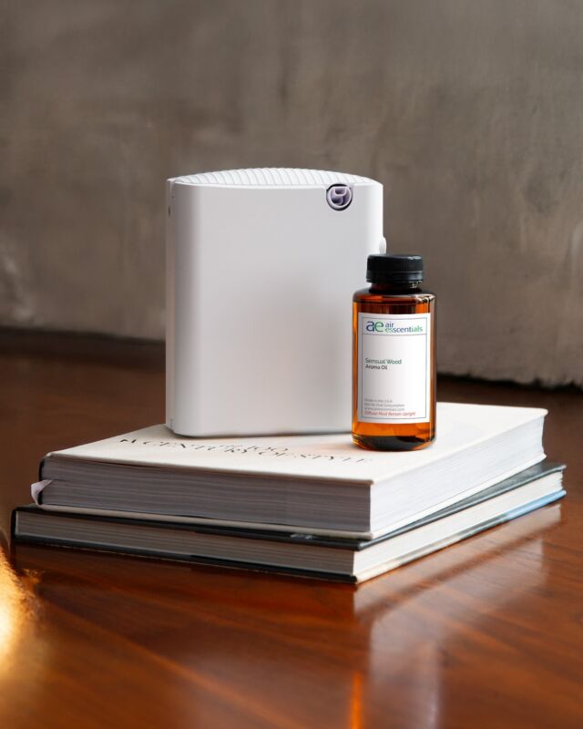 Transform your space with a luxurious fragrance like Sensual Wood.

Pair it with the AE1500 diffuser and effortlessly program your own scent schedule via Bluetooth for a calming scent experience.
.
.
#homefragrance #signaturescent #scenting
